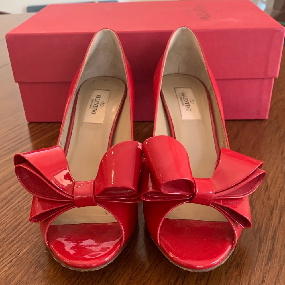 Red Patent Valentino Peep Toe Pumps Size 37.5/7.5